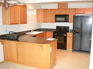 3 bed, 2.5 bath, 1600 sqft, $3,450 — Photo 2