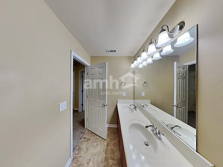 1012 Flaxton St — Photo 16