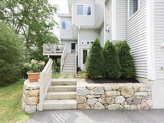 3rd image of 402 Old Bridge Ln Unit 402