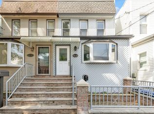 6624 74th St, Middle Village, NY 11379