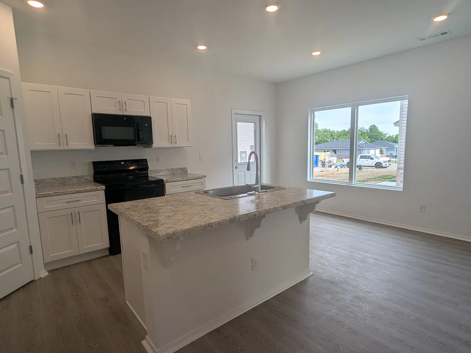 6604 SW Dignity Ave — Photo 3
