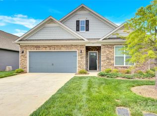 137 Cup Chase Dr, Mooresville, NC 28115