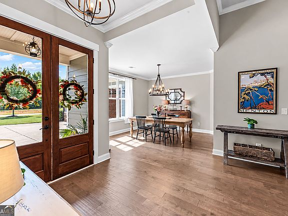 4th image of 1590 Westminster Way