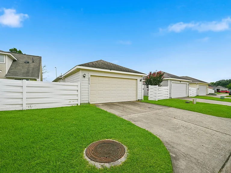 20967 Young Meadows Way — Photo 31