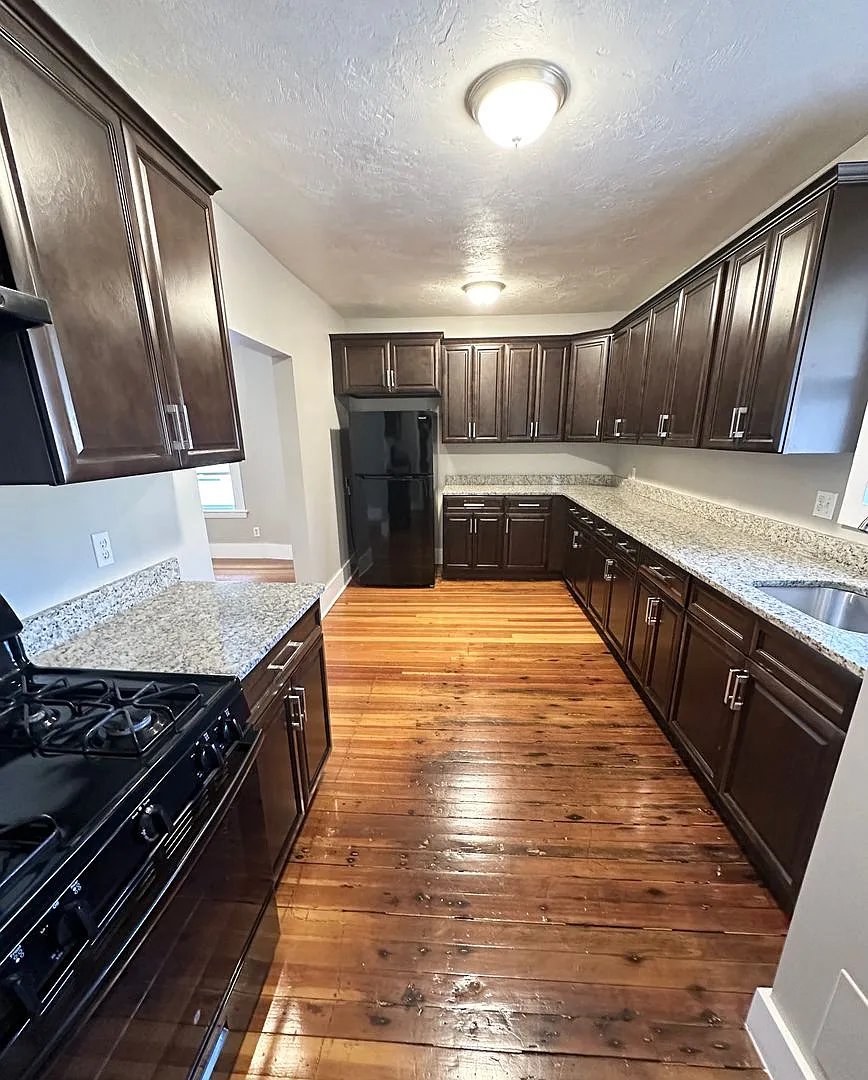 2 Bedrooms | 1 Bathroom | Assigned Parking — Photo 1