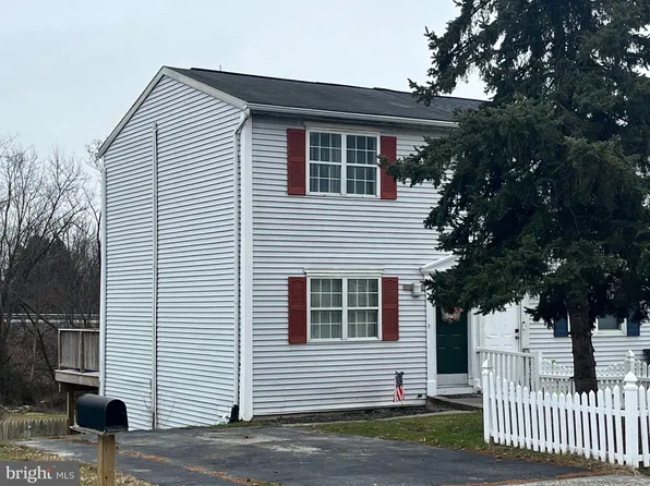 1058 Cloverton Dr, Columbia, PA 17512