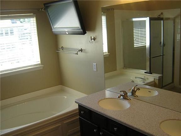 5th image of 8275 Cloverdale Way