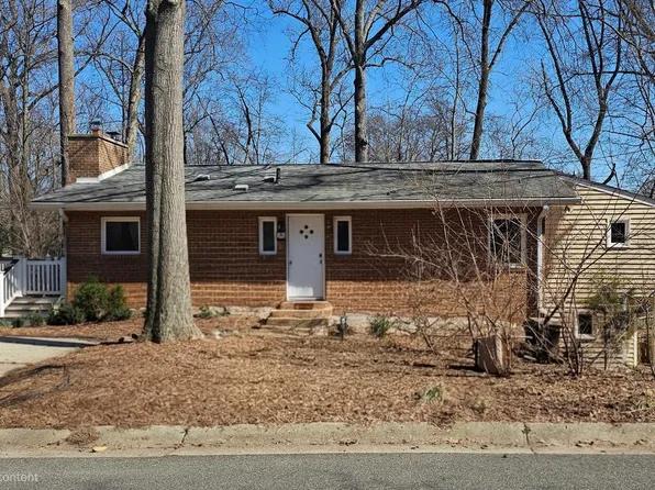 8 Lakeside Dr, Greenbelt, MD 20770