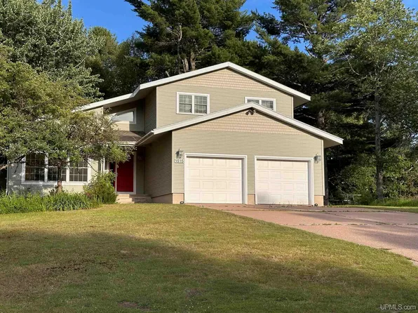 1515 Glenwood Ln, Ishpeming, MI 49849