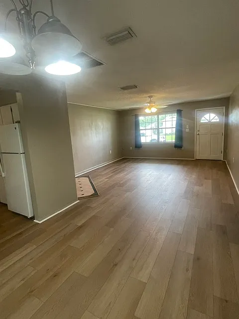 2 bed, 1.5 bath, 1046 sqft, $1,700 — Photo 3