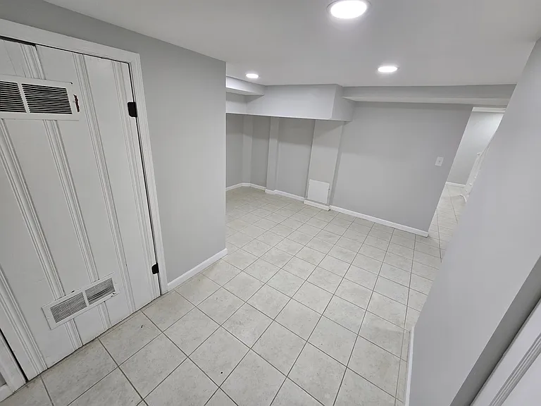 2814 E Federal St — Photo 2