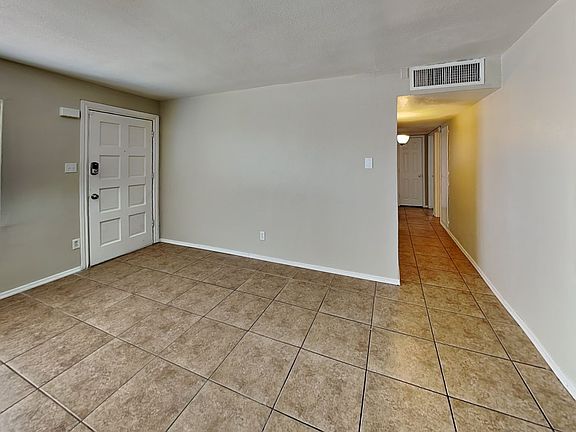 5th image of 2944 W Solano Dr N