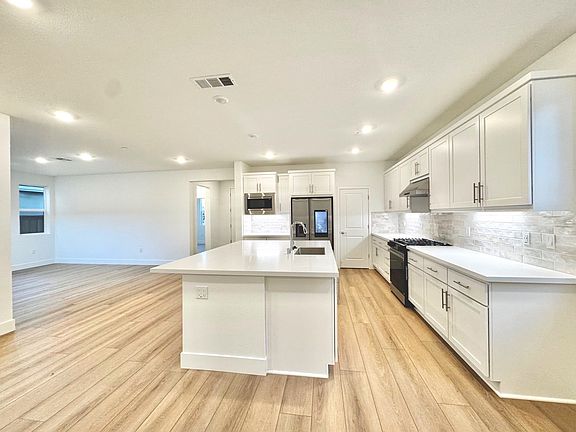 4th image of 330 National Garden Ln