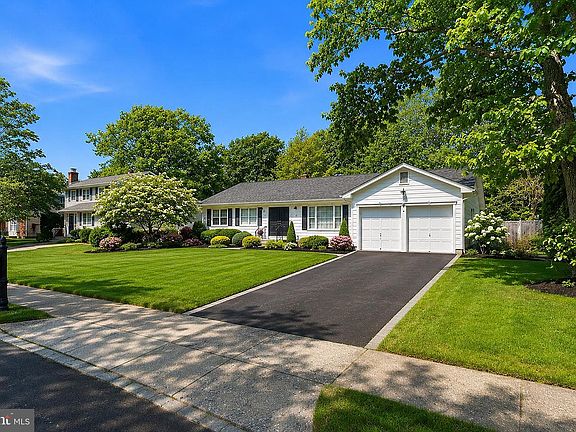 2nd image of 16 N Tunesbrook Dr