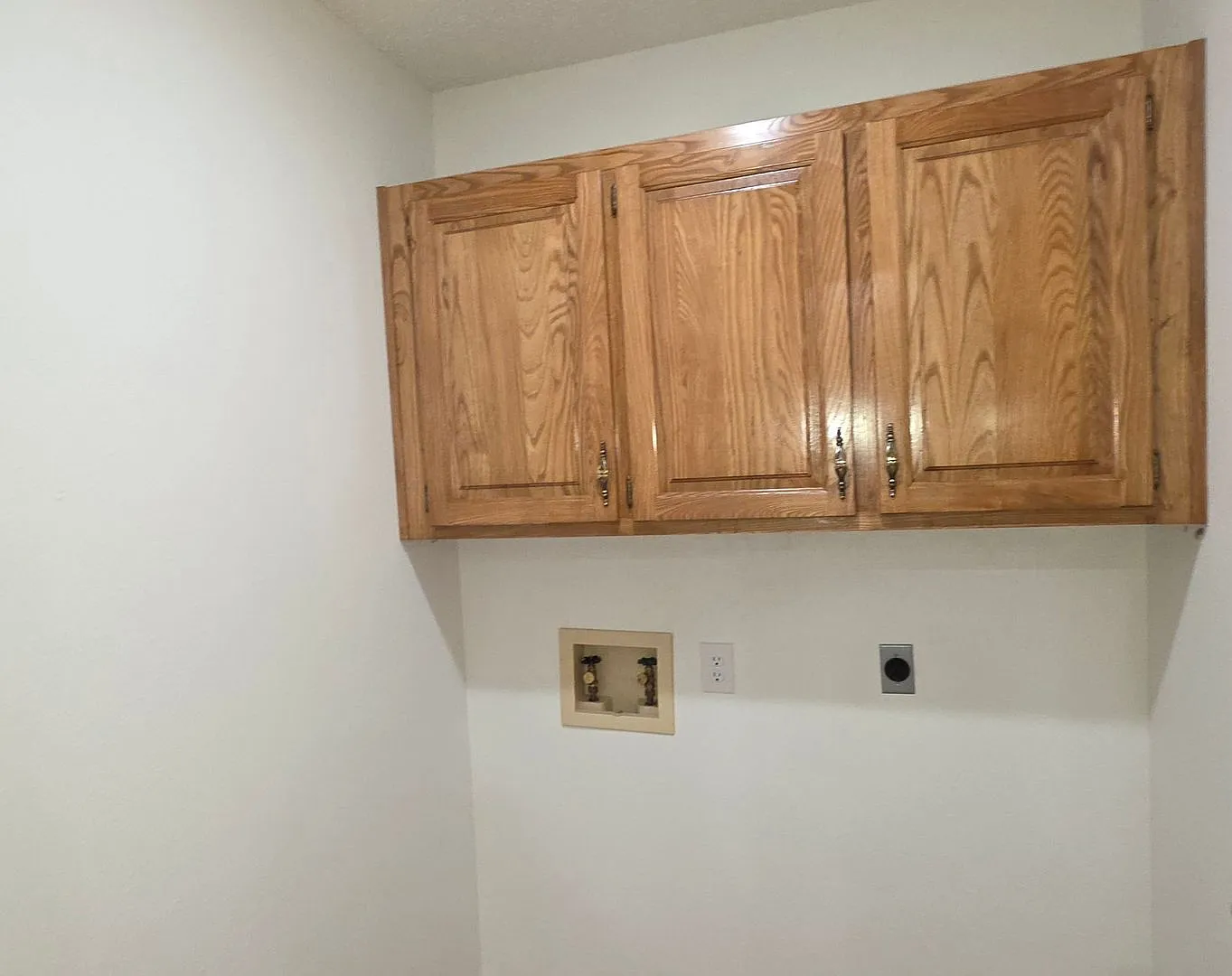 All Brick 3 Bedroom 2 Bathroom home in Kickapoo school district for $1795! — Photo 4