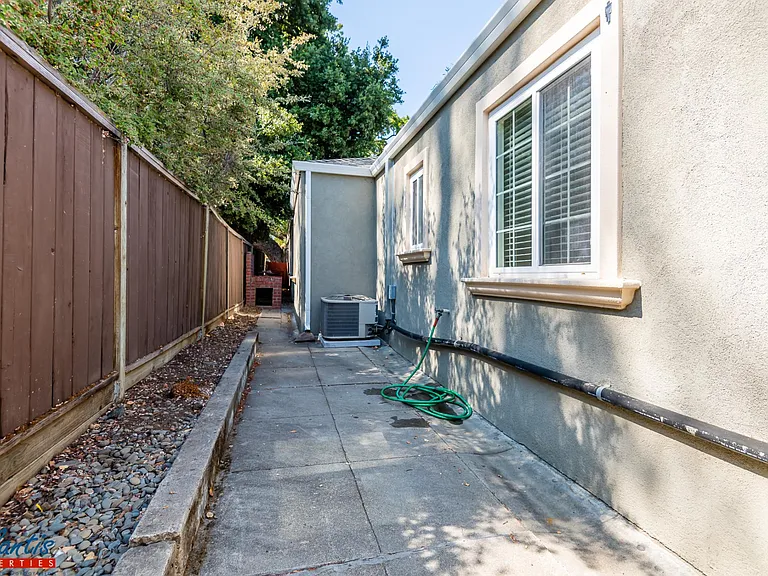 2220 Hanover St — Photo 12