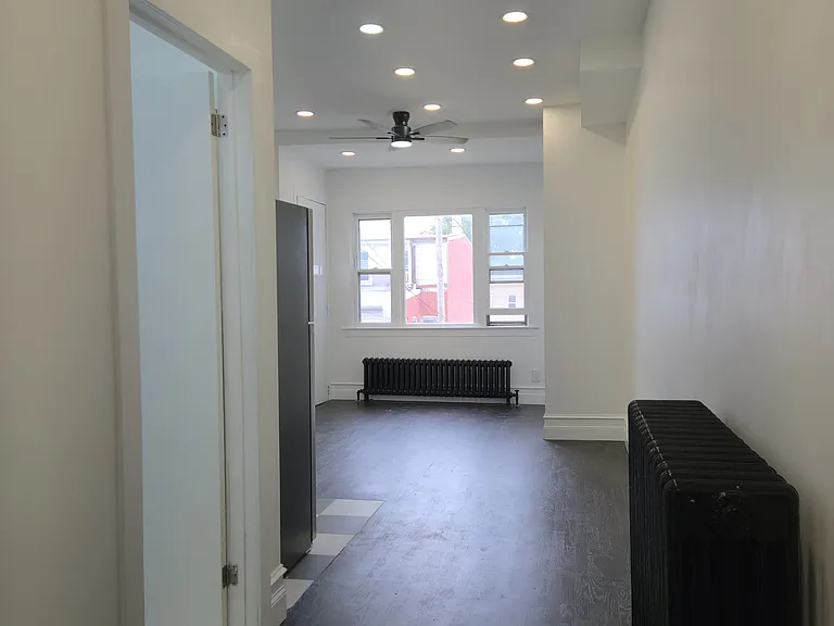 1034 W Walnut St #1 — Photo 16