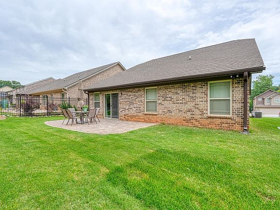 5th image of 770 Charleston Pl