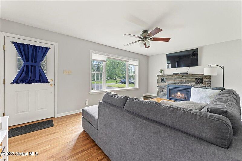 3rd image of 11 Berchman Drive