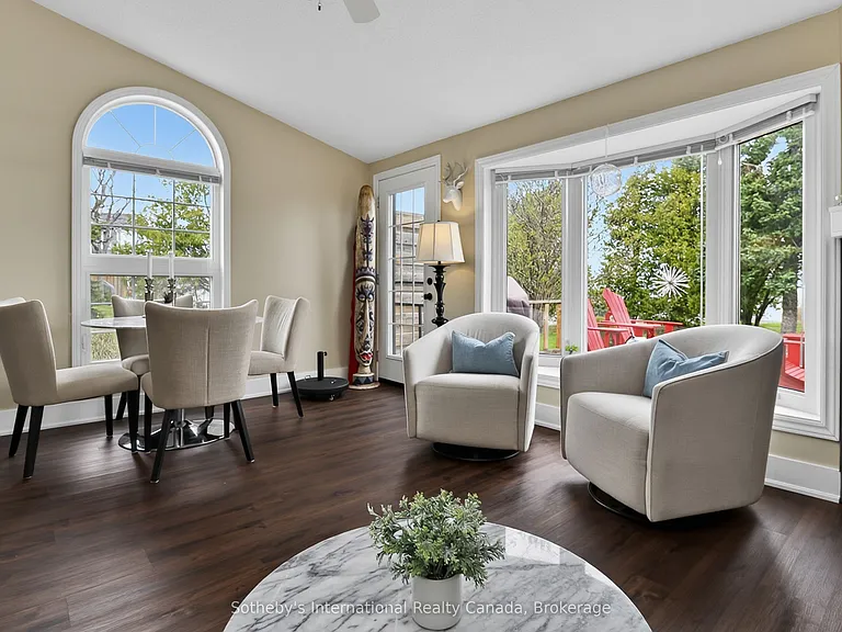 139 Lakeshore Rd E #10 — Photo 17