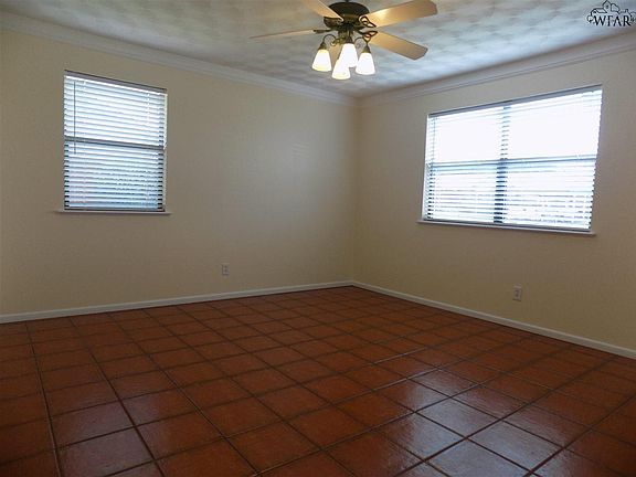 4th image of 1307 Emma Dr