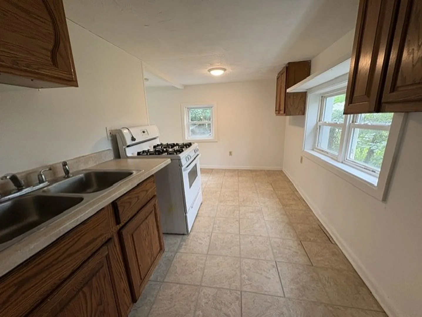 Cozy 2BR Home with Yard & Off-Street Parking 1306 Madison Ave — Photo 3