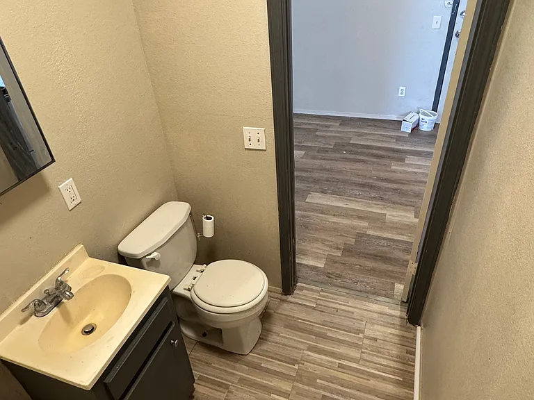 500 SW 10th Ave #8 — Photo 4