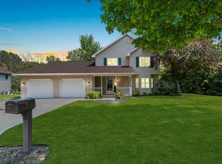 106 Lamine Ln, Combined Locks, WI 54113