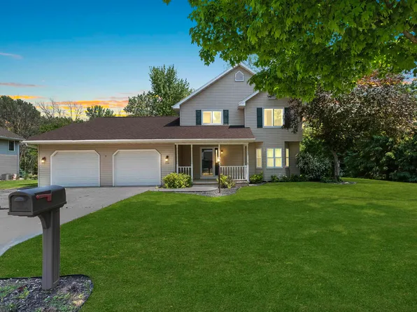 106 Lamine Ln, Combined Locks, WI 54113