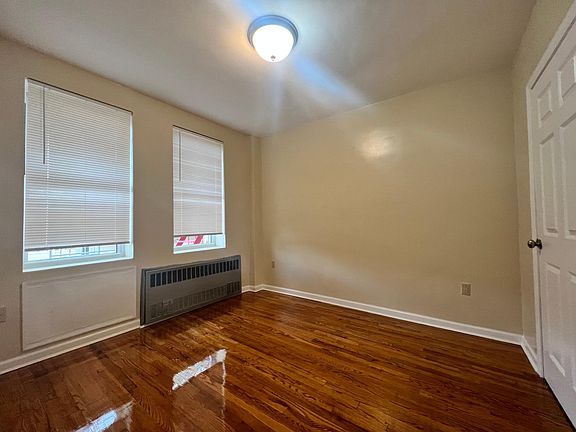 5th image of 88-25 Parsons Blvd #4