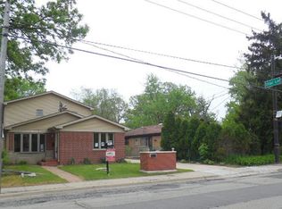 1884 Deerfield Rd, Highland Park, IL 60035