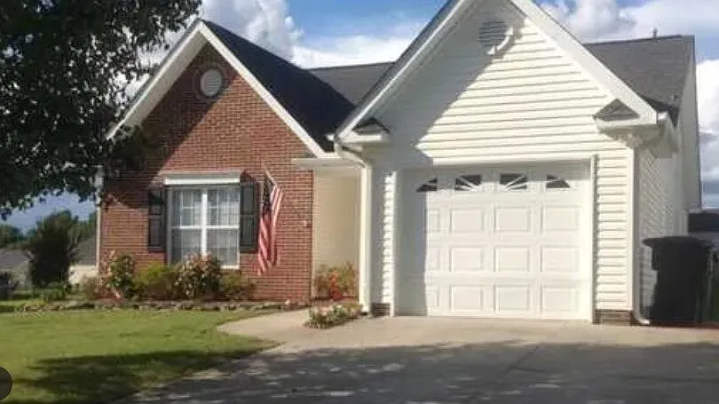 3 bed, 2.0 bath, 1179 sqft, $1,755 — Photo 1