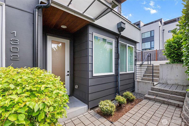2nd image of 1302 30th Avenue S