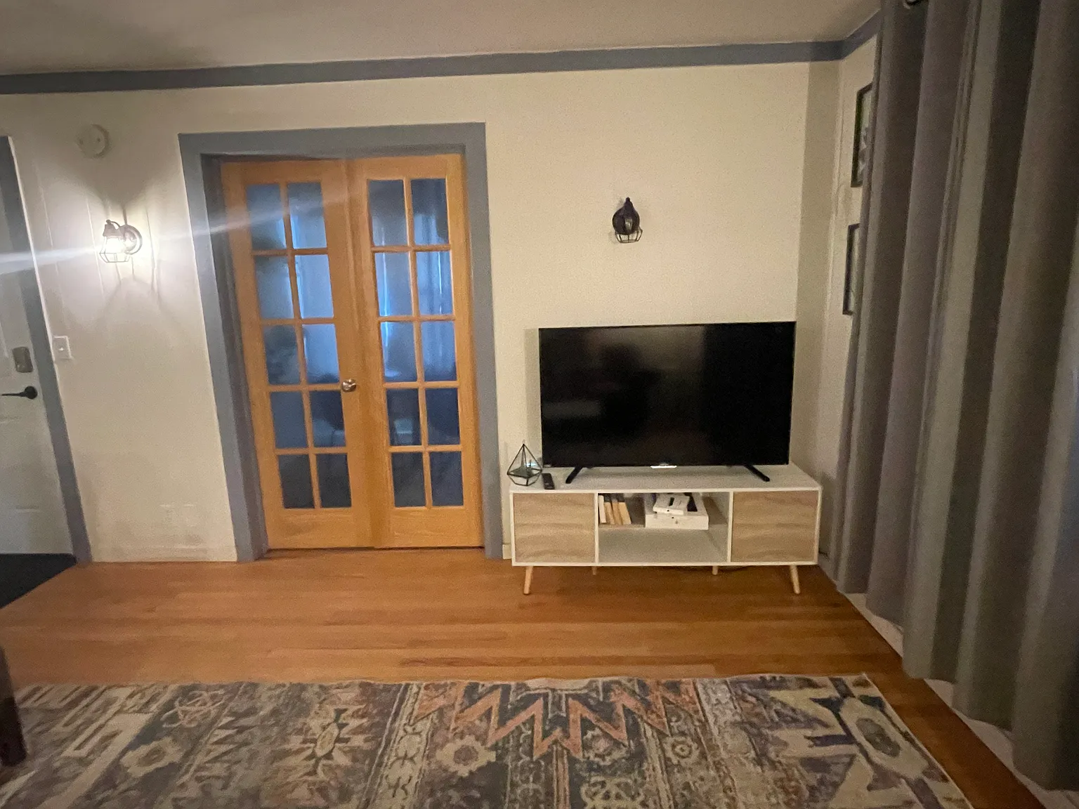 2 bed, 800 sqft, $2,050 — Photo 2