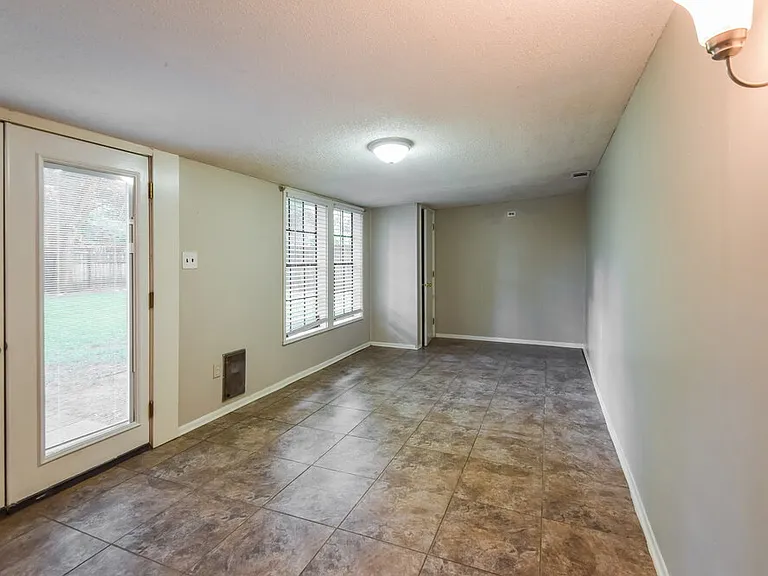 863 Hackberry Dr — Photo 7