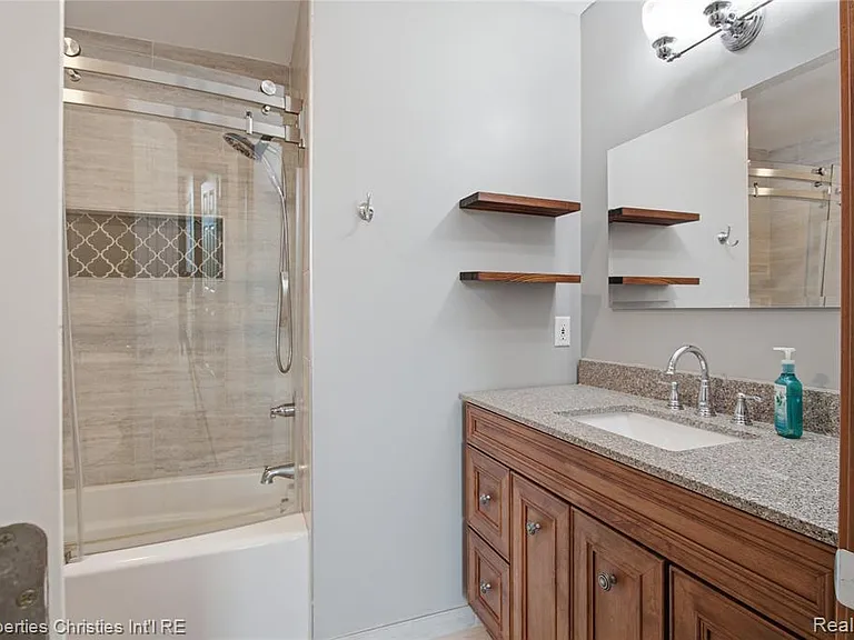 6474 Bedview Dr — Photo 37