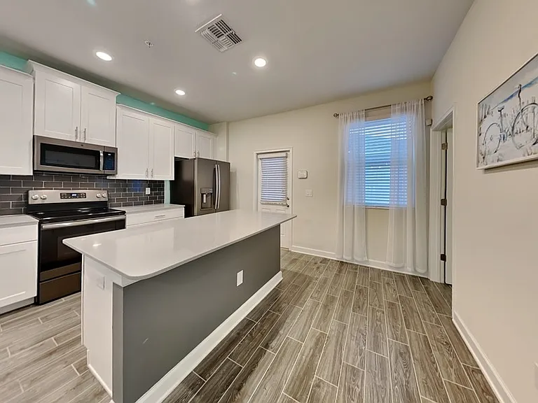11713 Fiction Ave — Photo 5