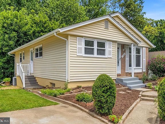 3rd image of 12819 Greenhall Dr