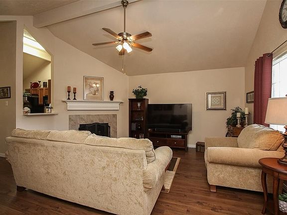 5th image of 10023 Green Valley Ln
