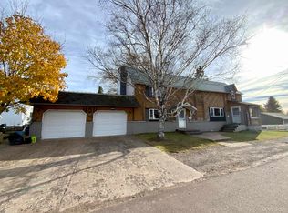 819 9th St, Calumet, MI 49913