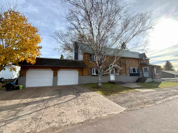 819 9th St, Calumet, MI 49913