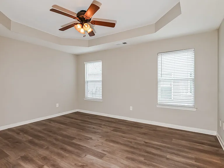 505 Walnut Woods Dr — Photo 9