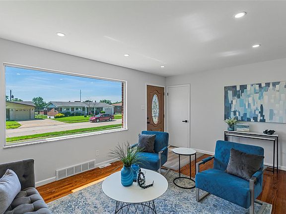 4th image of 575 Shirley Dr