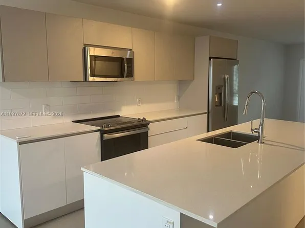 2555 NE 193rd St #2116, Miami, FL 33180