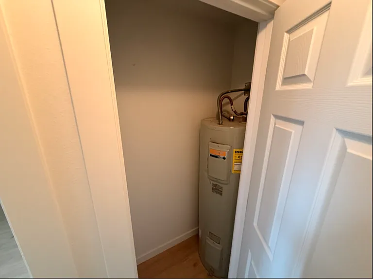 215 NW Canal Blvd #6 — Photo 16