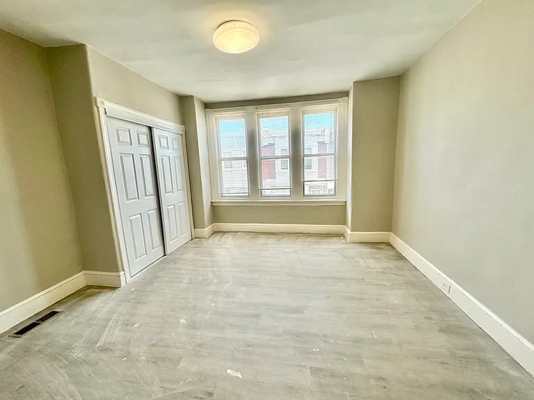 2528 S American St — Photo 12