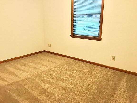5th image of 533 Circle Pine Dr