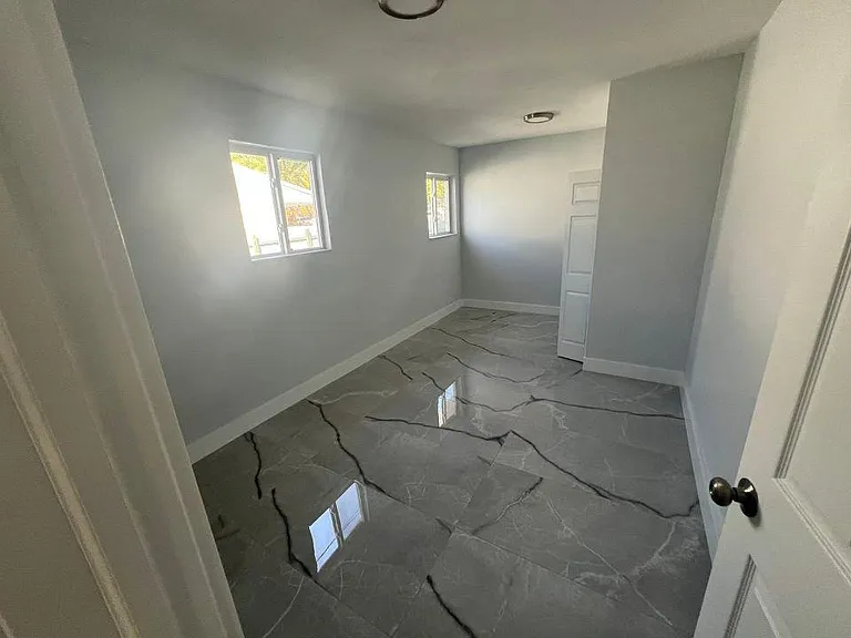 GARAGE ROOM -3