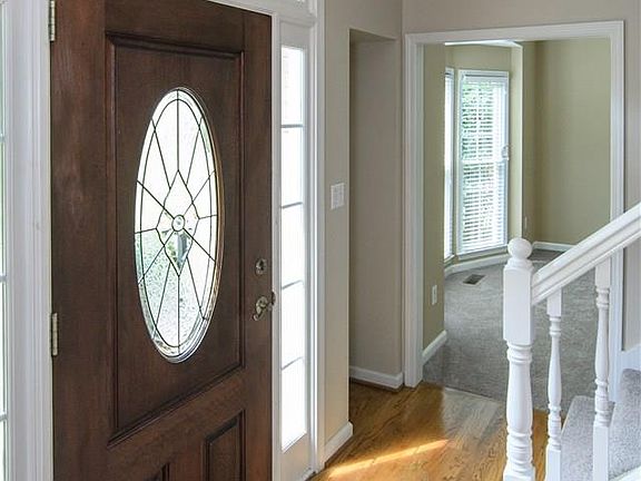 4th image of 253 Woodbury Dr