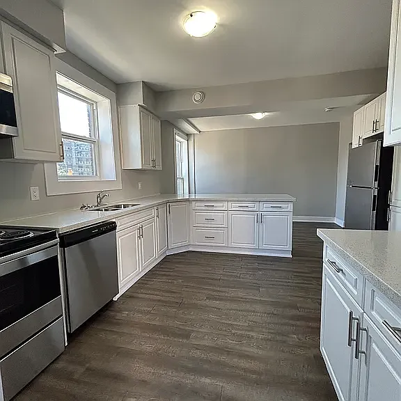 9 Holton Ave N #3 — Photo 1